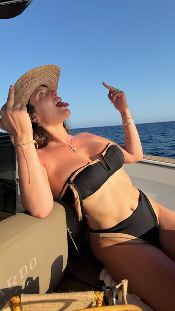 🔥 Bella thorne  page leaked private photo uncensored full