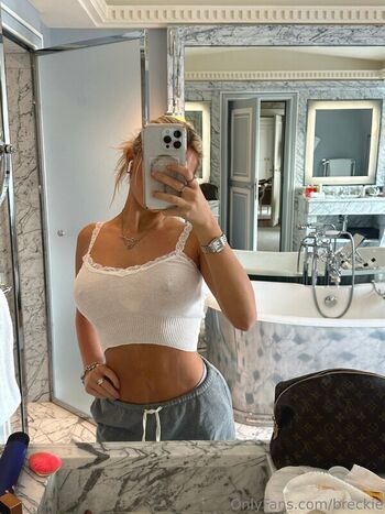 🔥 Breckiehill  page leaked private photo uncensored full