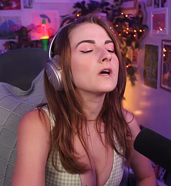 🔥 Caitlin marie reacts leaked private photo uncensored full