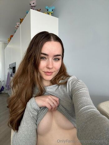 🔥 Cutegeekie page leaked private photo uncensored full
