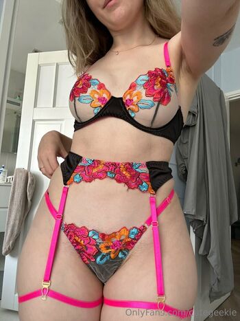 🔥 Cutegeekie page leaked private photo uncensored full
