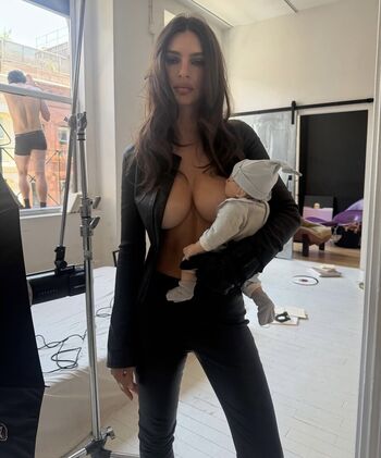 🔥 Emily ratajkowski  page leaked private photo uncensored full