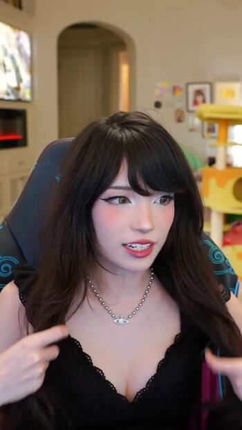 🔥 Emiru  page leaked private photo uncensored full