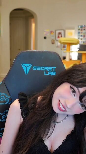 🔥 Emiru  page leaked private photo uncensored full