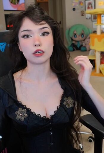 🔥 Emiru  page leaked private photo uncensored full