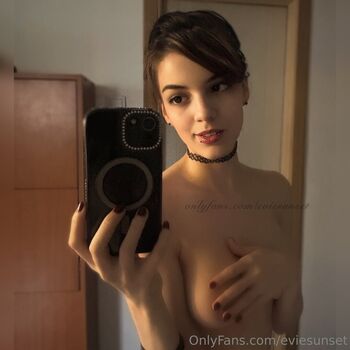 🔥 Eviesunset leaked private photo uncensored full
