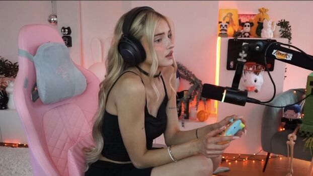 🔥 Honeypuu  page leaked private photo uncensored full