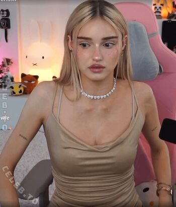 🔥 Honeypuu  page leaked private photo uncensored full