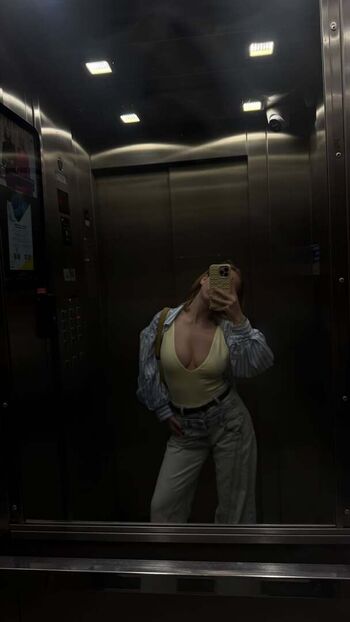 🔥 Iamcarlavoicu leaked private photo uncensored full