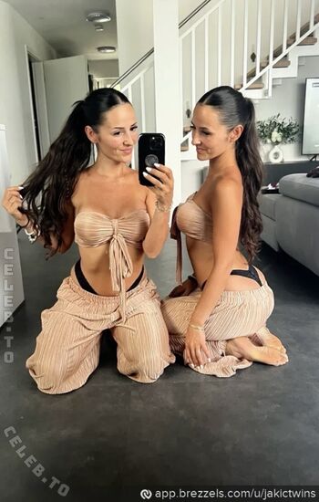 🔥 Jakic twins  page leaked private photo uncensored full