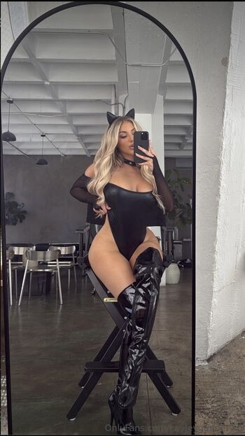 🔥 Kayley gunner  page leaked private photo uncensored full