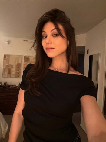 🔥 Kira kosarin  page leaked private photo uncensored full