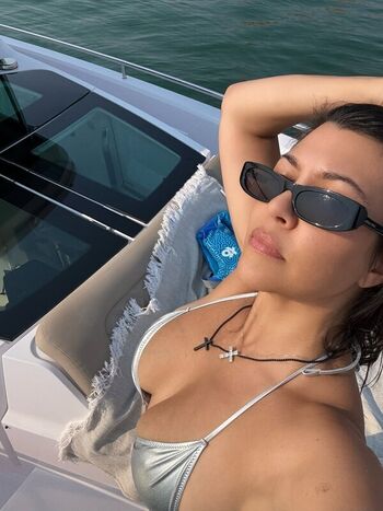 🔥 Kourtney kardashian leaked private photo uncensored full
