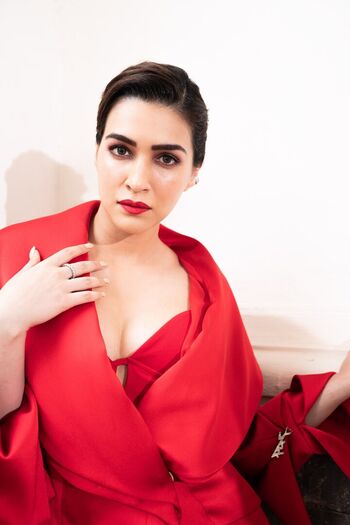 🔥 Kriti sanon leaked private photo uncensored full