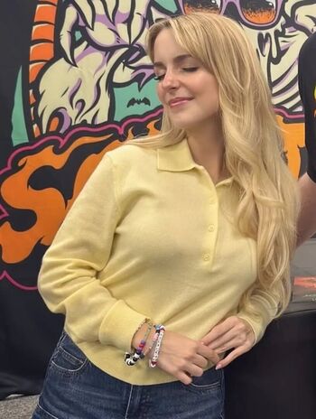 🔥 Mckenna grace  page leaked private photo uncensored full