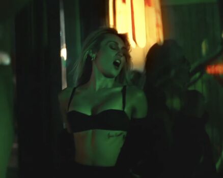 🔥 Miley cyrus leaked private photo uncensored full
