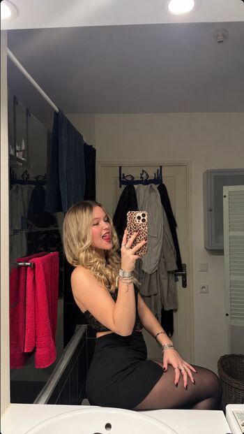 🔥 Paulineonlinee leaked private photo uncensored full