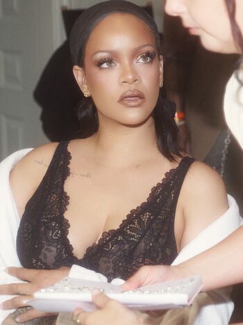 🔥 Rihanna  page leaked private photo uncensored full