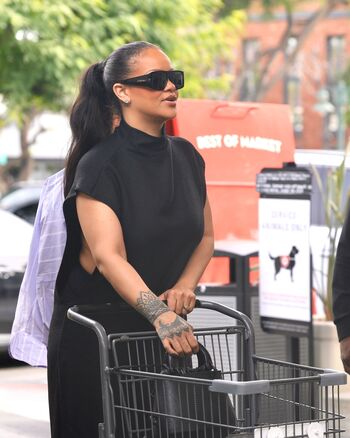 🔥 Rihanna  page leaked private photo uncensored full