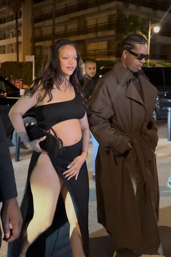 🔥 Rihanna  page leaked private photo uncensored full