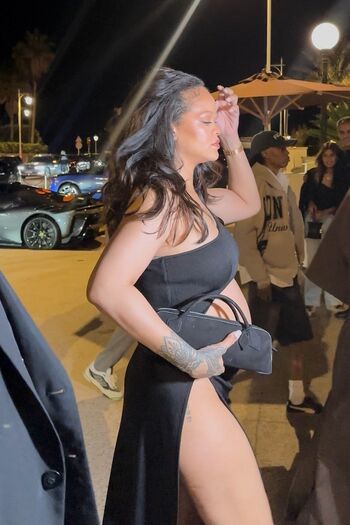 🔥 Rihanna  page leaked private photo uncensored full