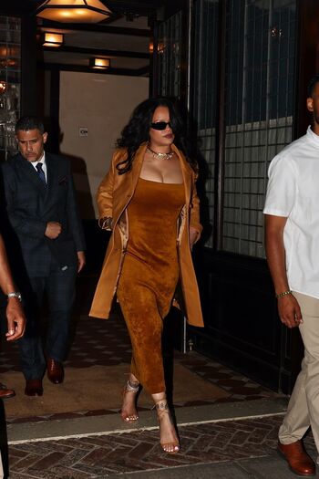 🔥 Rihanna  page leaked private photo uncensored full