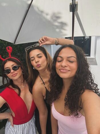 🔥 Sarah hyland leaked private photo uncensored full