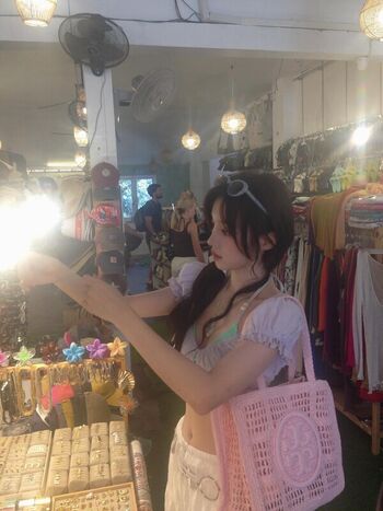 🔥 Song yuqi page leaked private photo uncensored full