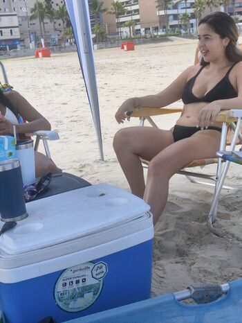 🔥 Women in bikinis leaked private photo uncensored full