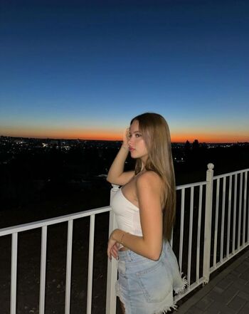 🔥 Women wearing demin leaked private photo uncensored full