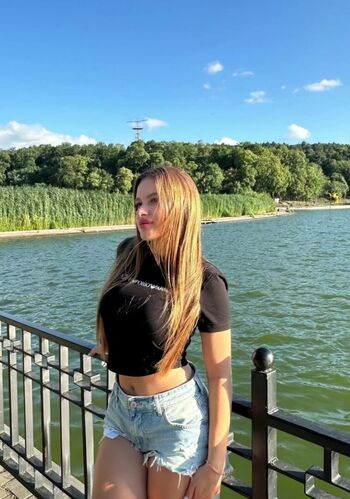 🔥 Women wearing demin leaked private photo uncensored full